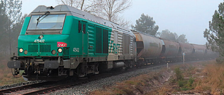Le premier train entre Tartas et Laluque était un train de maïs assuré par Hexafret avec la BB 475402 (3 février 2025).